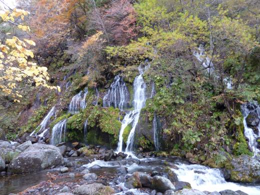 川俣渓谷 吐竜の滝の紅葉1