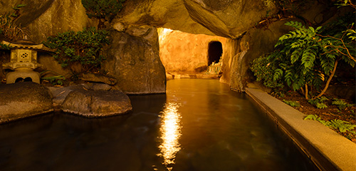夜の洞窟風呂