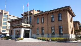 県議会議事堂_1