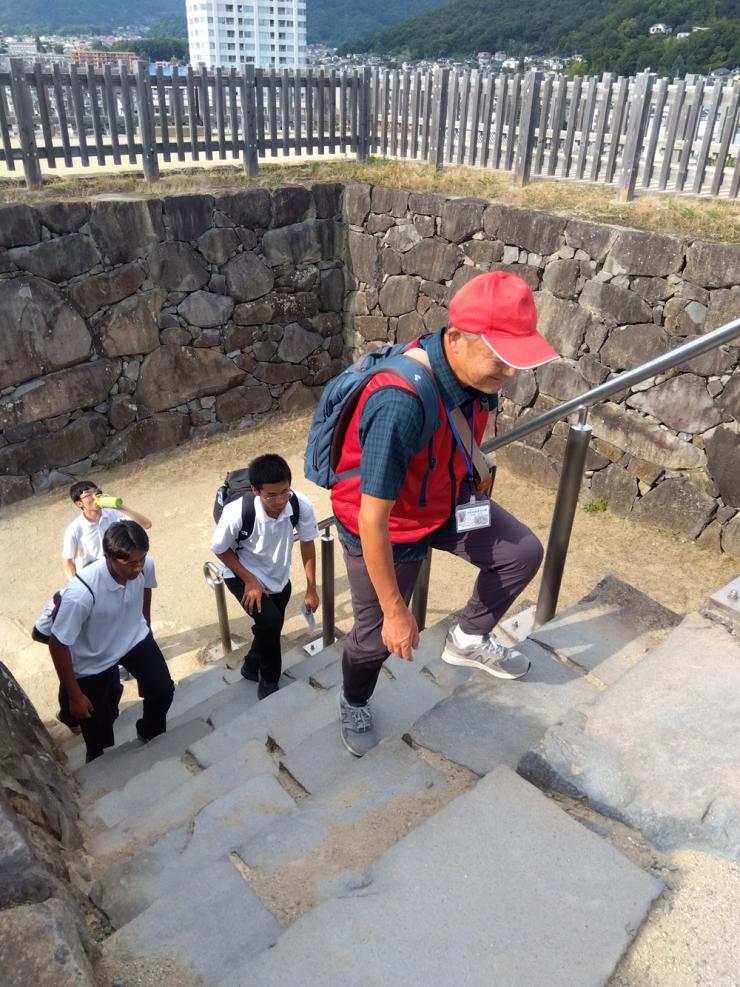 甲府城ガイドの様子