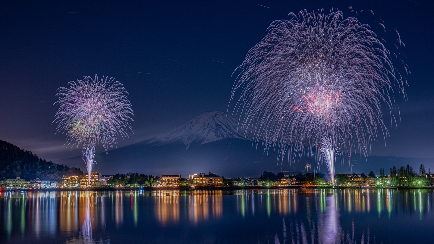 河口湖冬花火