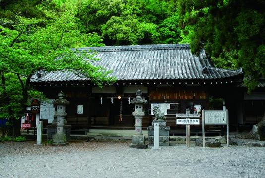 山梨岡神社