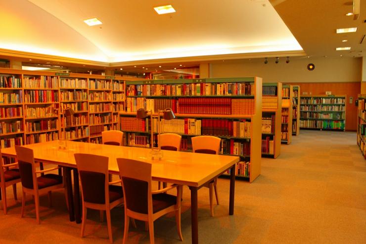 大月市立図書館