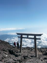 富士山頂の信仰遺跡群10