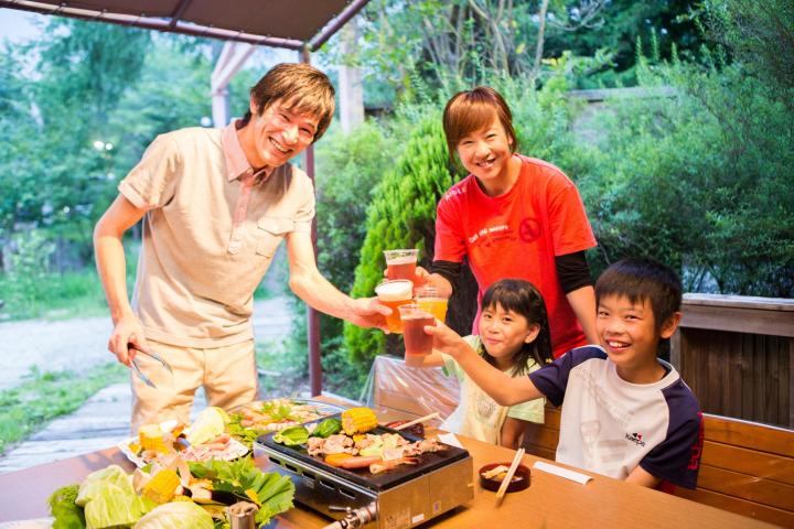 夏は、バーベキューレストランで焼肉食べ放題&飲み放題もお楽しみいただけます