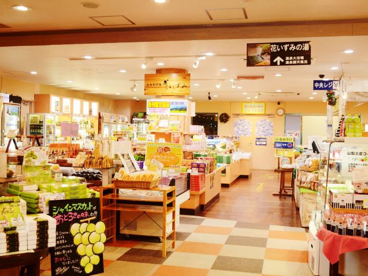 売店では八ヶ岳の思い出にぴったりな、お土産を販売しております。