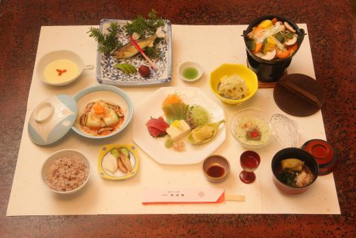 体に優しい食事を美味しくいただけるのも不老閣の魅力。健康を意識した上品で優しいお料理はここでしか味わえません。