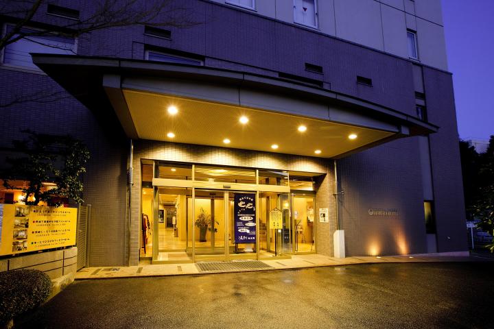 開湯1200年の厄除けの名湯湯村温泉に佇む老舗ホテルです