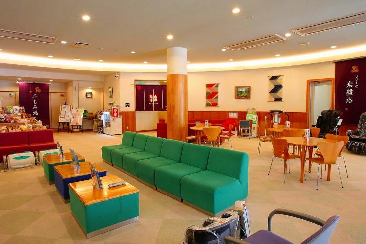 おみやげコーナーのあるロビー