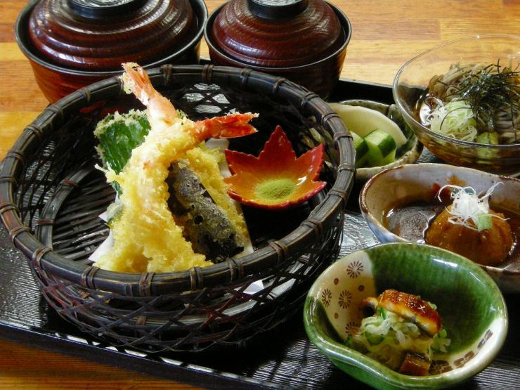 レストランで出される御膳料理