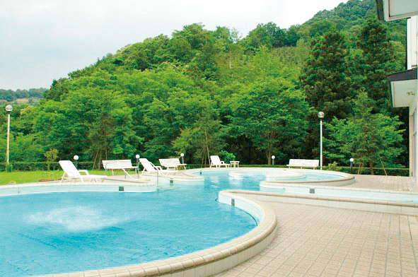 温泉水を使用した屋外プール