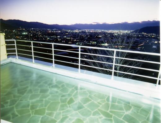 甲府盆地の夜景を一望