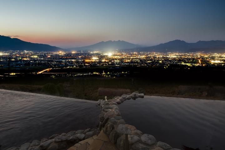 露天風呂から望む夜景は格別