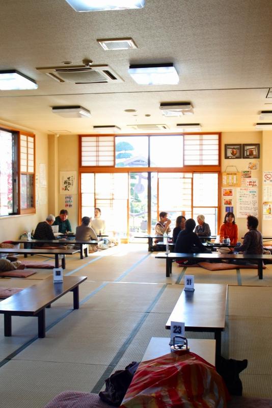 大広間でのんびり過ごすのも良し