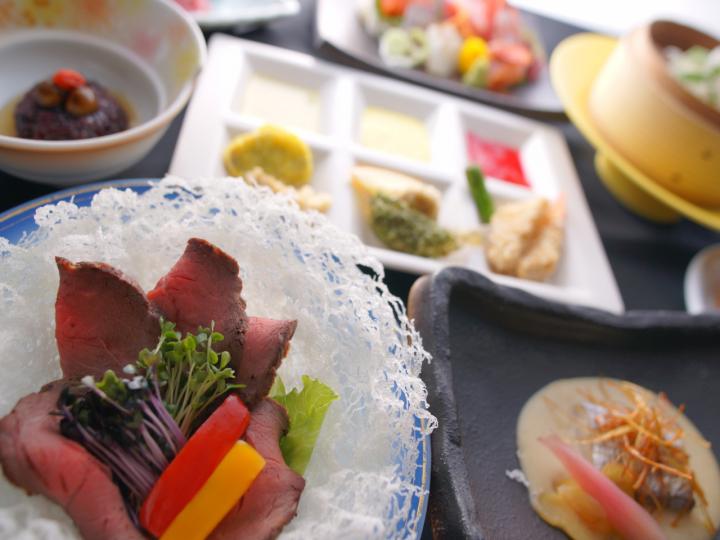 若き調理長 北村 貴久が創り出すお料理は、ひと味もふた味も違う特別なお料理です。