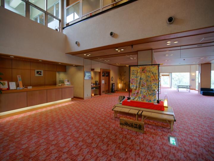 広々としたロビーでくつろぐのも楽しいひととき。