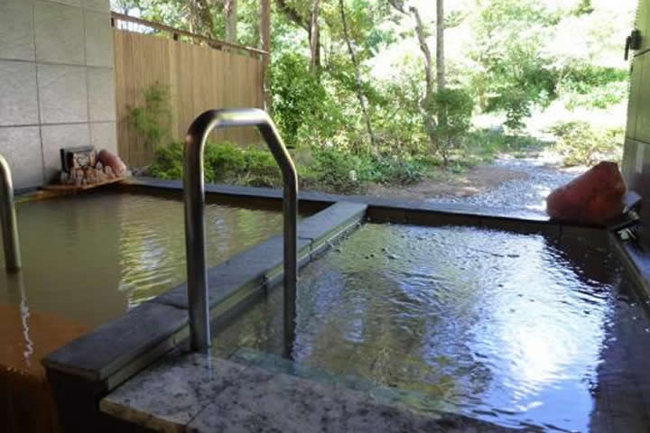 増富ラジウム温泉 不老閣 ― 日本有数のラジウム泉が湧く増富温泉郷の老舗湯治宿