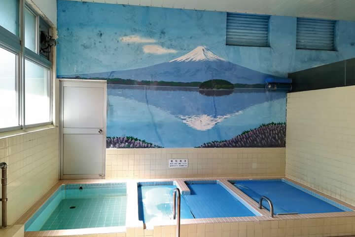 山梨・石和温泉の銭湯なら石和温泉(銭湯)―自噴温泉と富士山ペイントの昭和レトロ湯