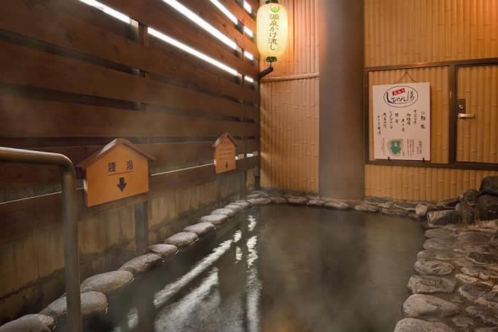 山梨の湯村温泉で癒やしの湯を満喫できる源泉掛け流しの宿