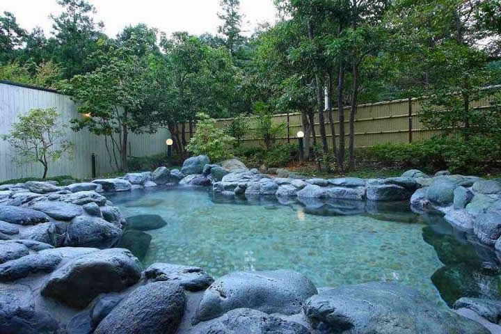 秋山温泉 ― 山梨・上野原で癒やす新湯治の温泉体験