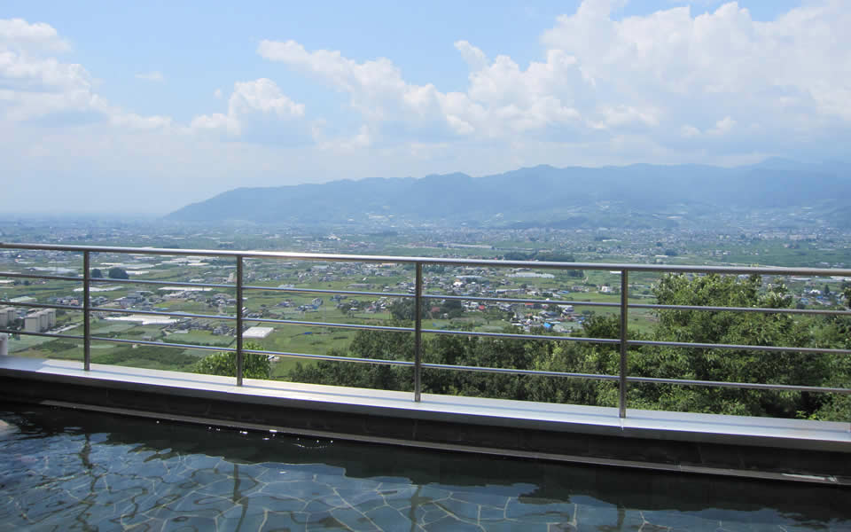 甲州市 勝沼ぶどうの丘 天空の湯 新日本三大夜景 絶景温泉
