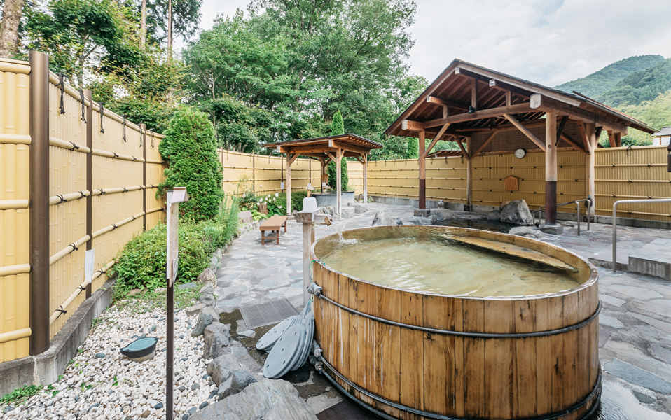 多摩源流 小菅の湯 日帰り温泉 露天風呂 岩風呂