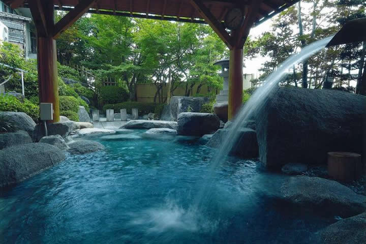 はやぶさ温泉 ― 山梨で人気の“湧きたて源泉”が魅力の立ち寄り湯