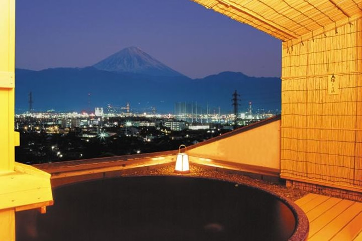 ホテル神の湯温泉―山梨・甲府の夜景と11種の湯を楽しむ温泉宿