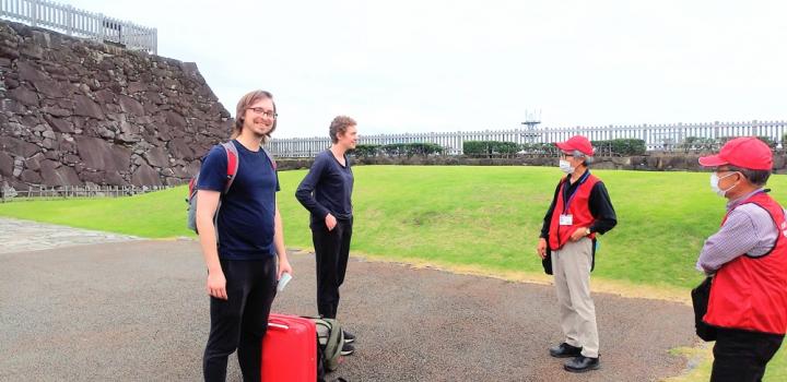 甲府城ガイドの様子