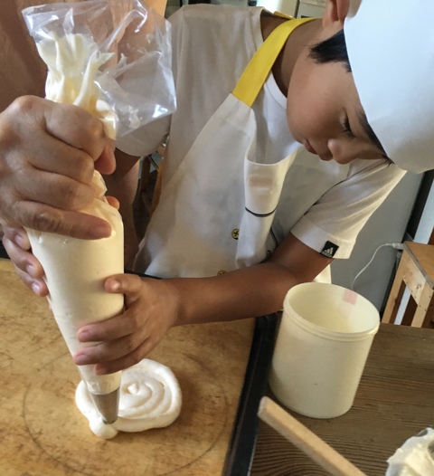 お子様用のエプロンもご用意！