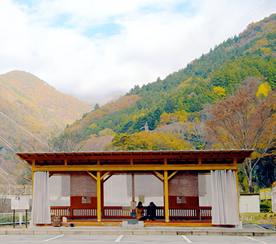 黄金の足湯