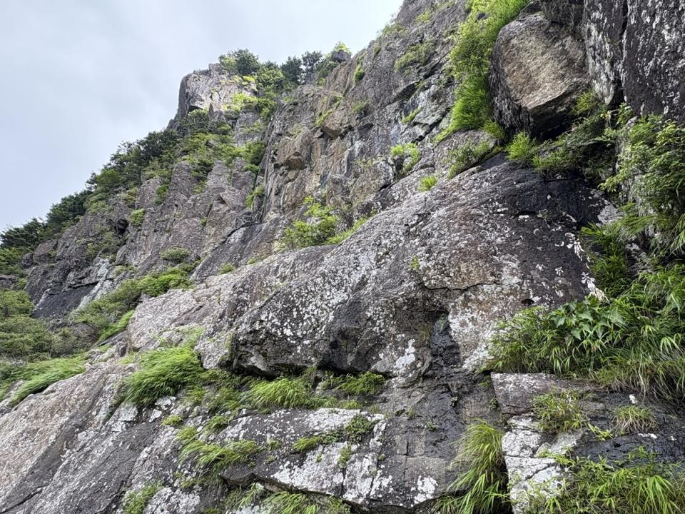 屛風岩