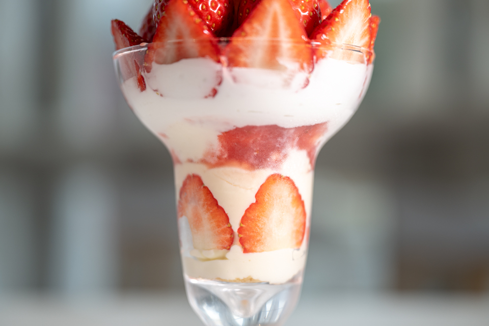 6層に重ねられたクリームやアイス