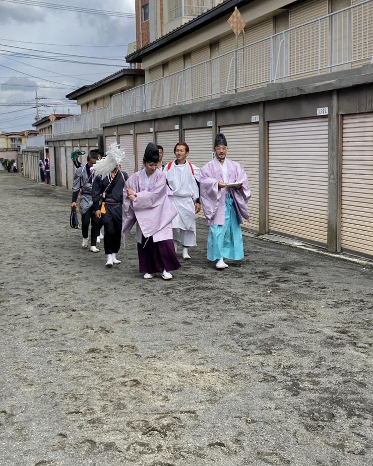 馬が走るたびにしっかりお祓いします