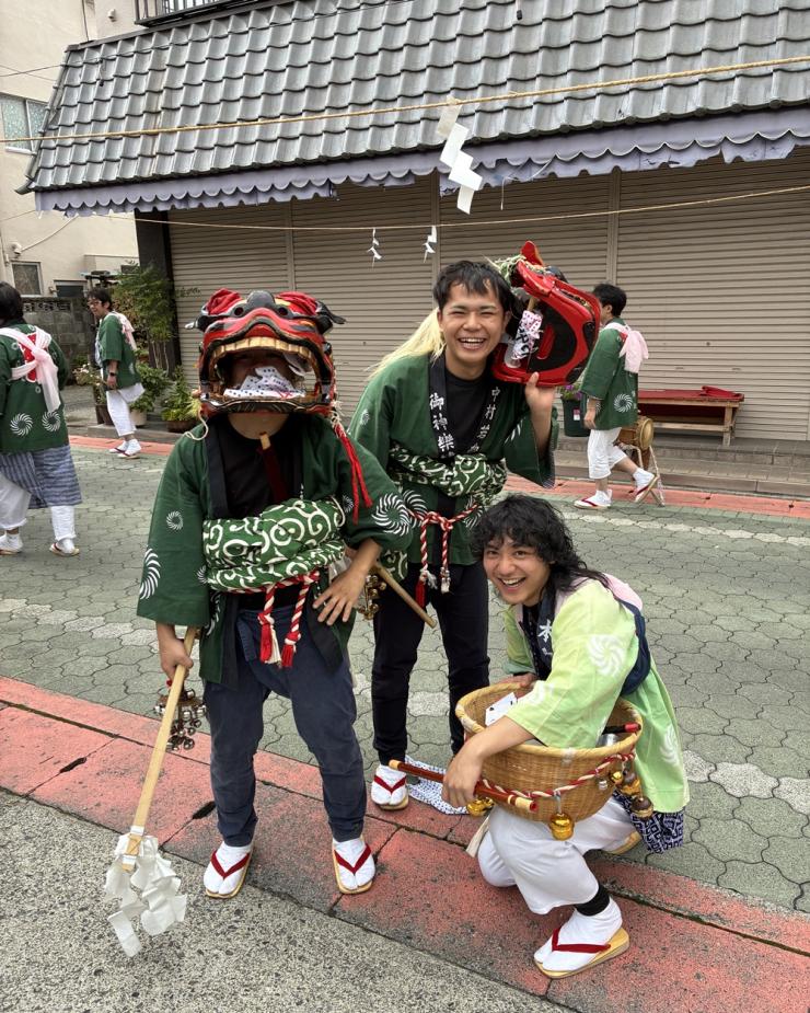 消防団第9分団（本町中村）によるお神楽（獅子舞）が地区の各家を回ります