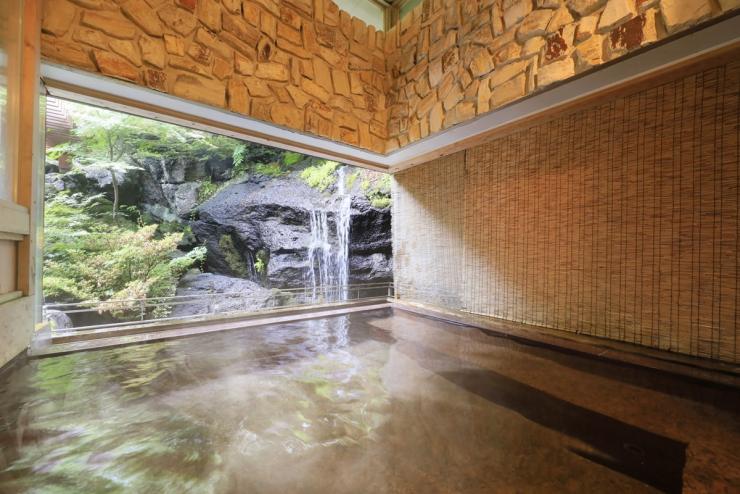 大浴場露天風呂(男性・半露天)