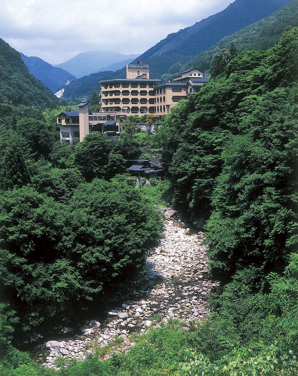 山県館外観