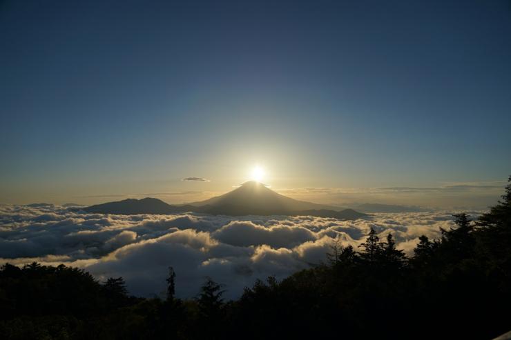 七面山ダイヤモンド富士雲海1