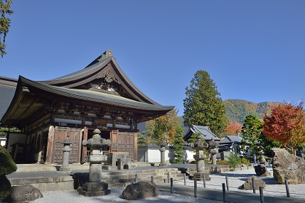 紅葉の名所としても知られる恵林寺境内