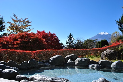 紅葉と富士を眺めて外気浴「満点星の湯」