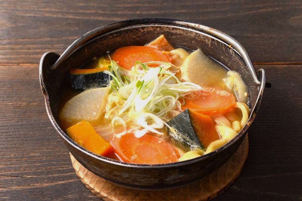 大きめに切った野菜がごろごろ入った、野菜ほうとう