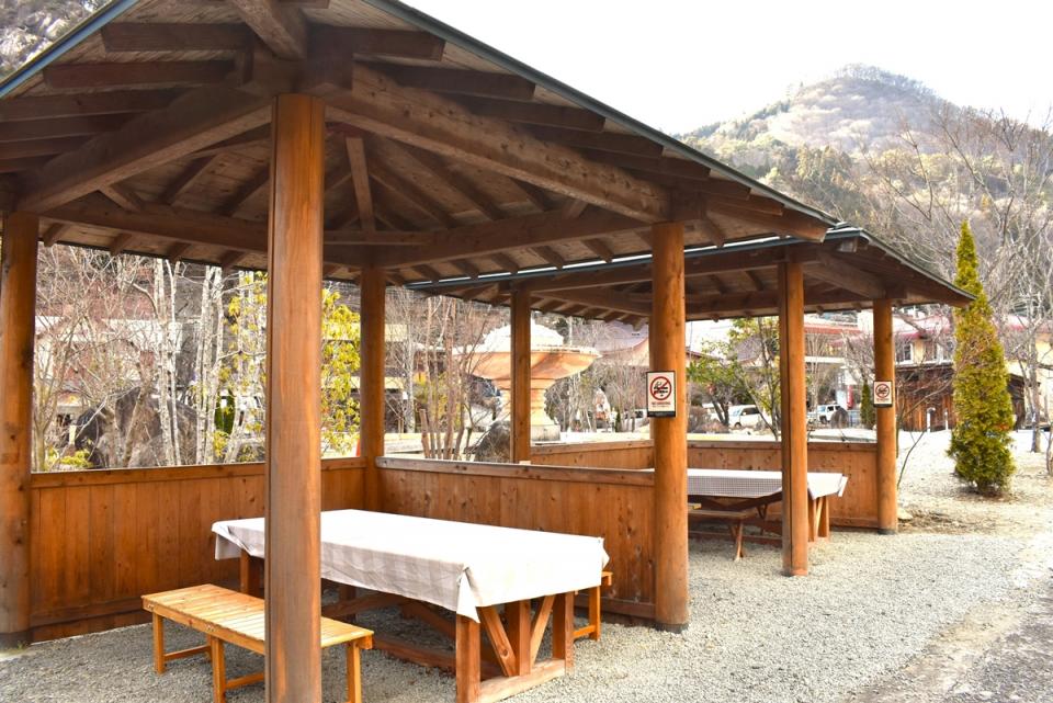 庭園内にあるペット連れ専用の席