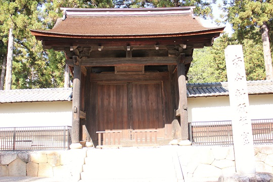 向嶽寺中門