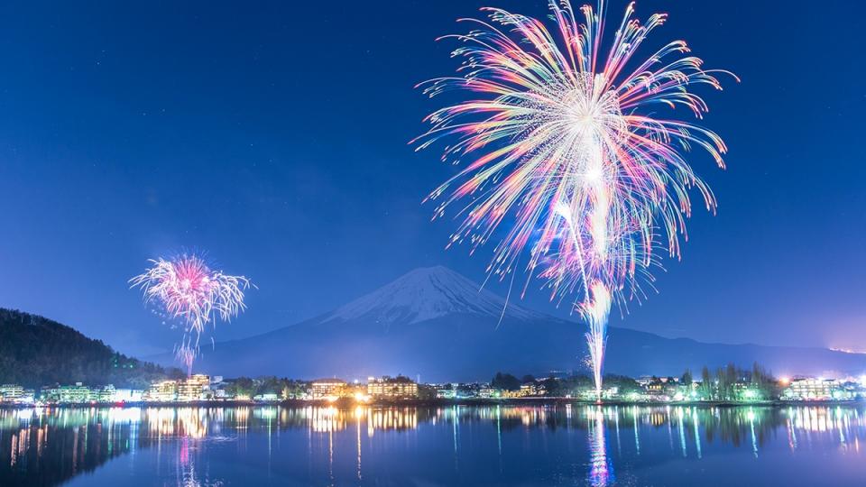 河口湖冬花火