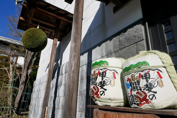 富士山の湧き水で仕込み、外国人も多く訪れる富士五湖唯一の酒蔵　「井出醸造店」
