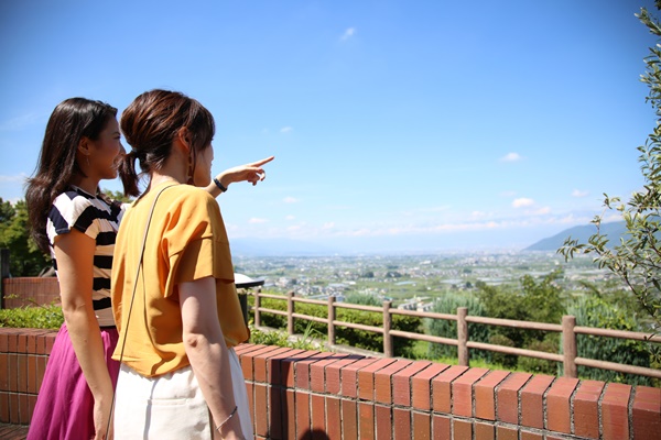 甲州市勝沼ぶどうの丘からの大パノラマ