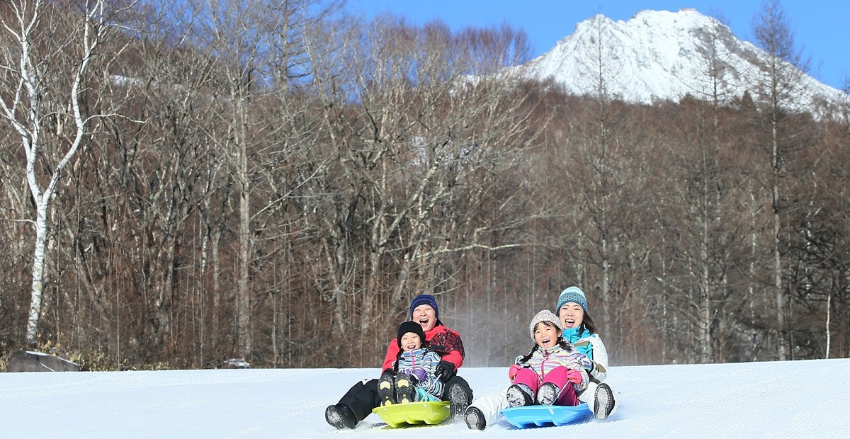 山梨は冬もアクティビティ天国 子どもの雪遊びデビューや温泉を満喫 富士の国やまなし観光ネット 山梨県公式観光情報