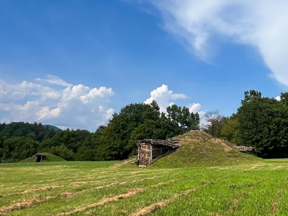 土葺き屋根の竪穴建物