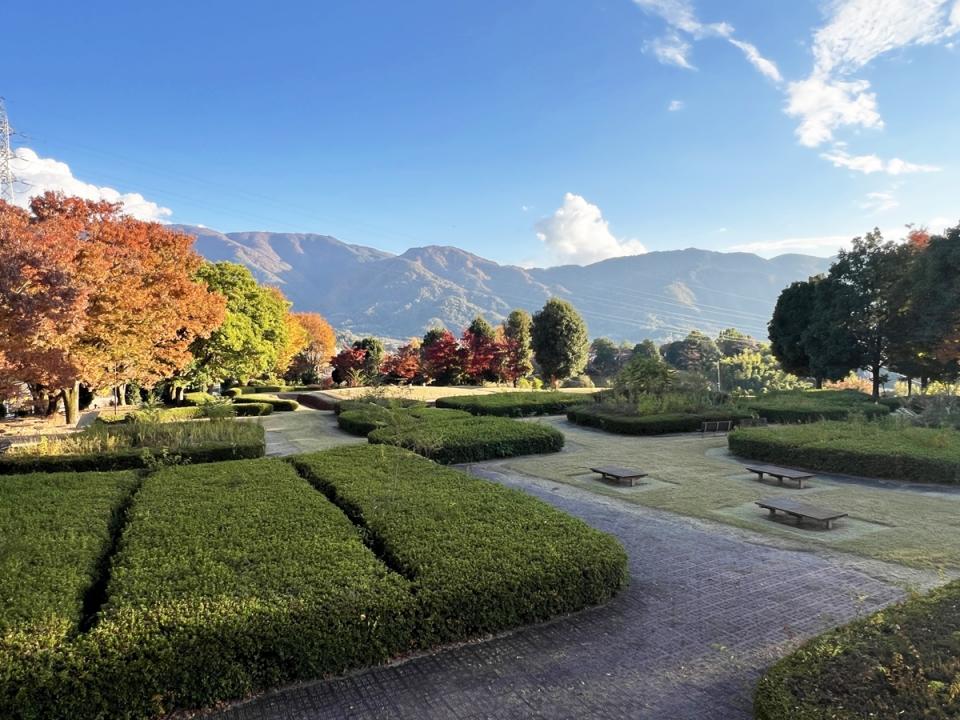 紅葉が鮮やかな秋の上の平遺跡