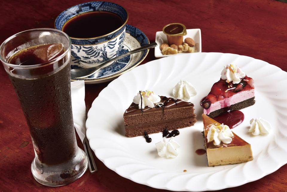 珈琲茶屋のコーヒーとケーキ